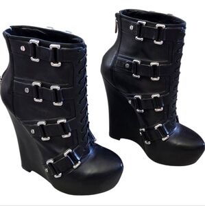 Alejandro Ingelmo Black Ankle Boots with Sleek Design